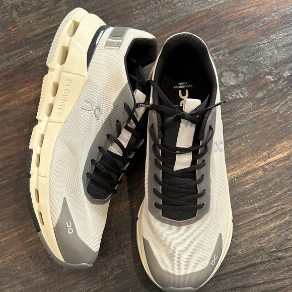 On Running Men's Cloudnova Black and Gray Shoes - Picture 1 of 8